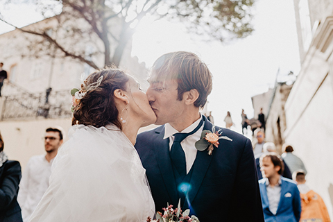 Coffret Mariage/ Séance Couple réalisée dans les ruelles d'Antibes.